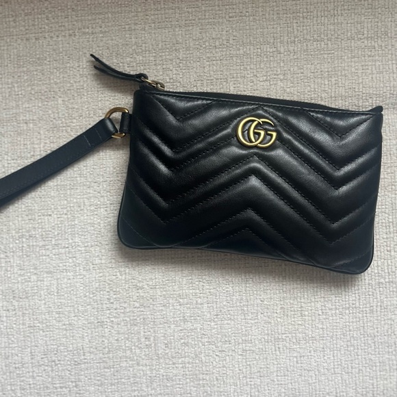 Gucci Quilted Leather Wristet - Picture 3 of 12